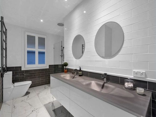 Modern Family Home in Bulimba 11