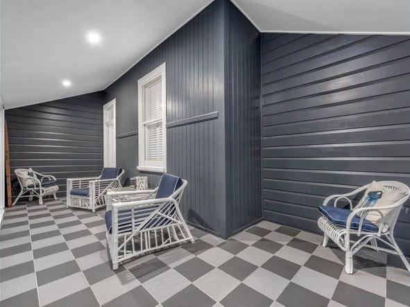 Modern Family Home in Bulimba 12