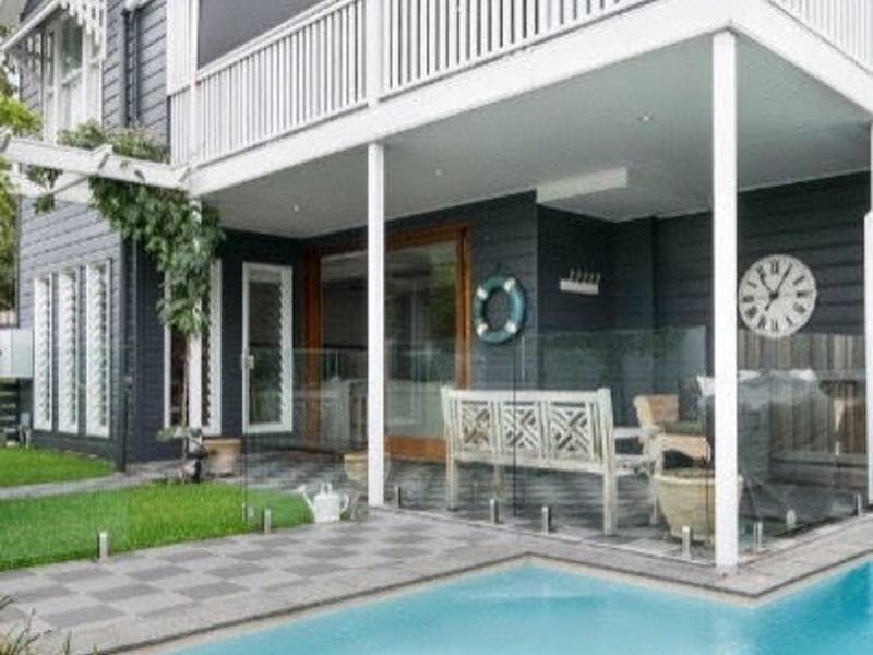 Modern Family Home in Bulimba 14