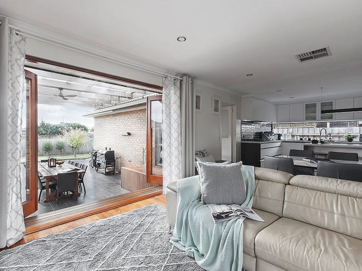 Beautifully renovated family home 5