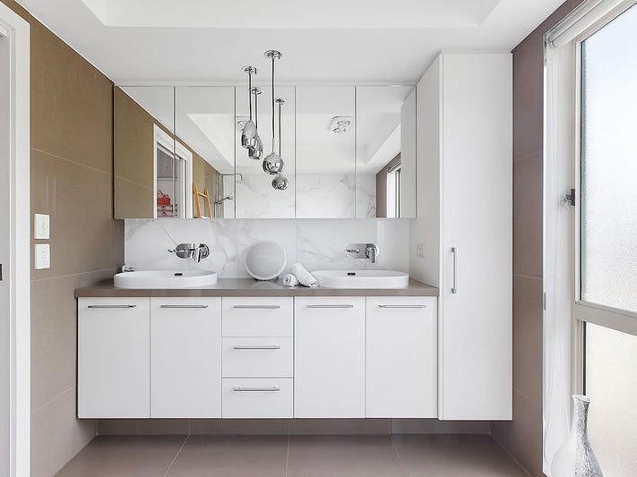 Beautifully renovated family home 15