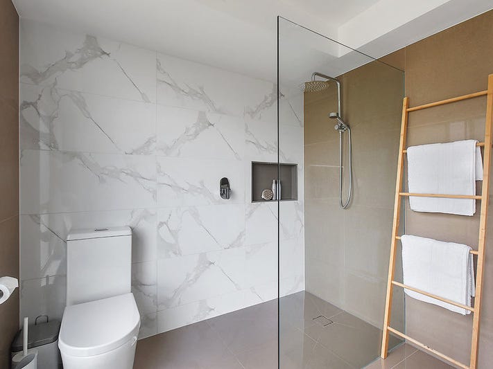 Beautifully renovated family home 16
