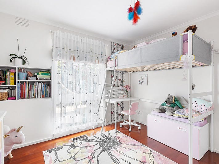 Beautifully renovated family home 17