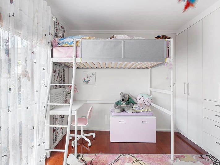 Beautifully renovated family home 18