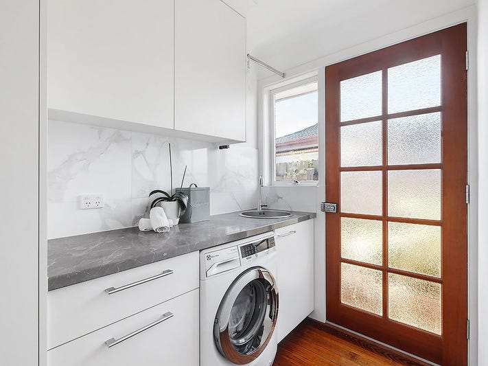 Beautifully renovated family home 22
