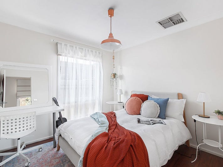 Beautifully renovated family home 25