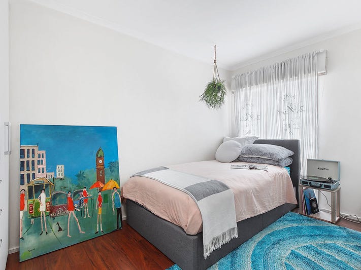 Beautifully renovated family home 27