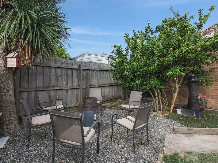 Beautifully renovated family home 29