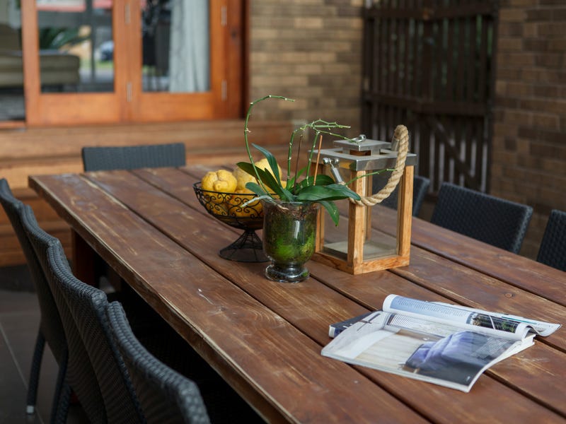 Beautifully renovated family home 32
