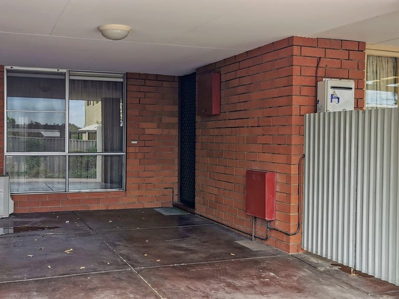 Perfectly located in Quiet Street 2