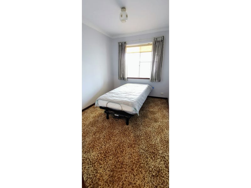 Perfectly located in Quiet Street 7