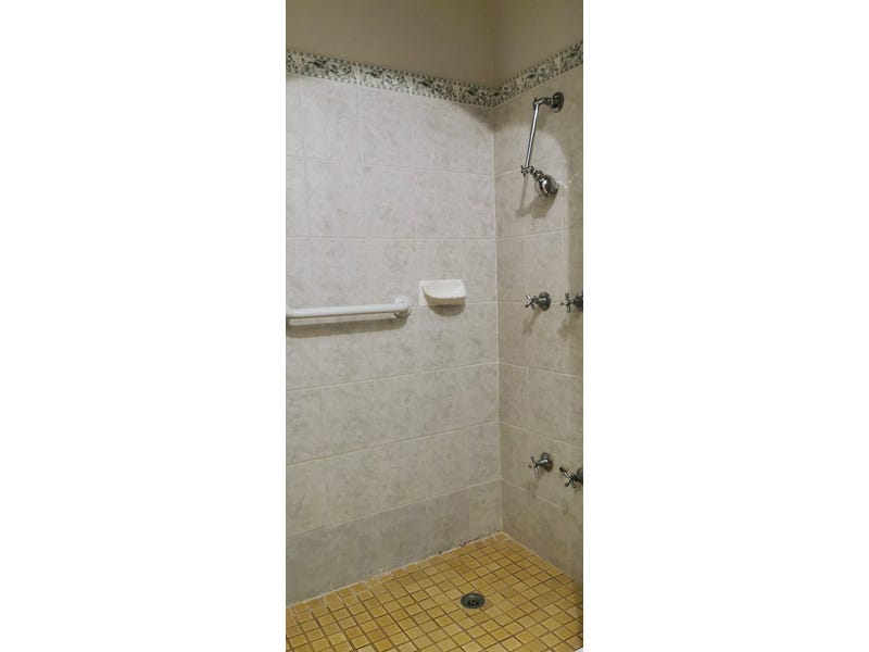 Perfectly located in Quiet Street 11