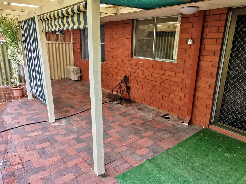 Perfectly located in Quiet Street 21