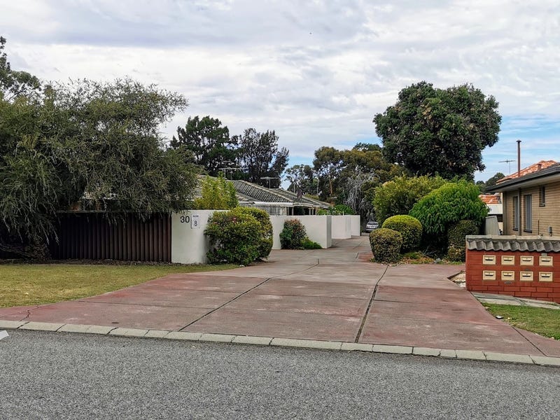 Perfectly located in Quiet Street 22
