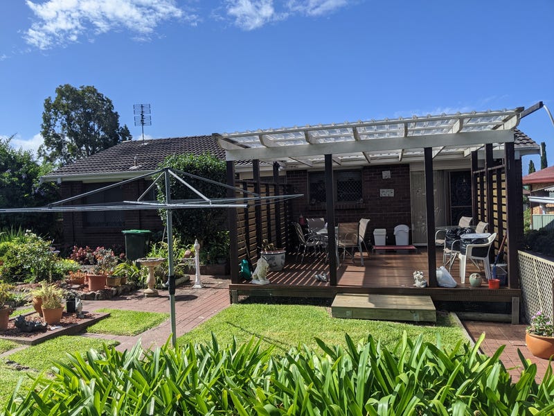 QUIET LOCATION-BEAUTIFUL HOME!! 2