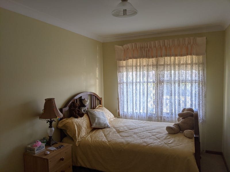 QUIET LOCATION-BEAUTIFUL HOME!! 8