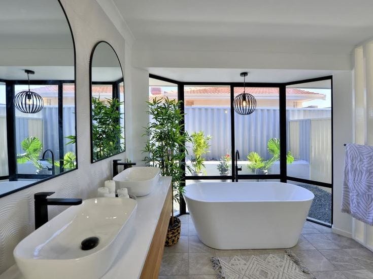 Modernised Hampton’s feel 4 bedroom 3