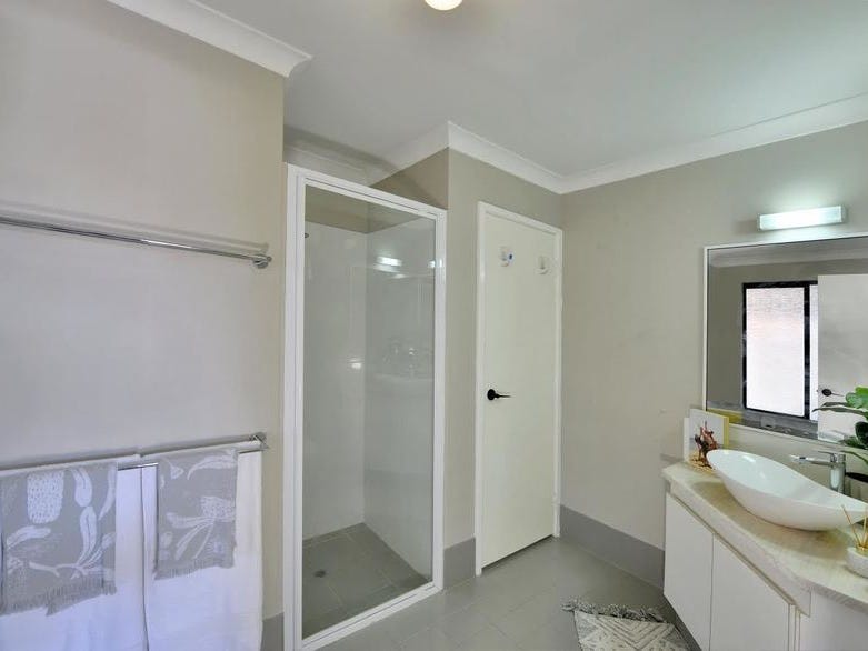Modernised Hampton’s feel 4 bedroom 9