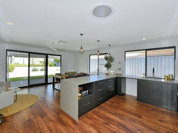 Modernised Hampton’s feel 4 bedroom 18