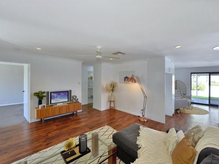 Modernised Hampton’s feel 4 bedroom 19