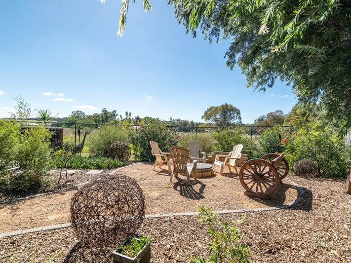 BACKYARD RETREAT 7