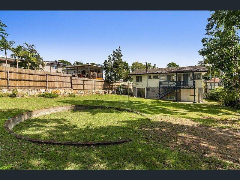 Offer over $550,000 Calling all 6