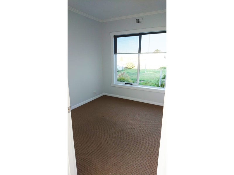 3 Bedroom Family Home 8