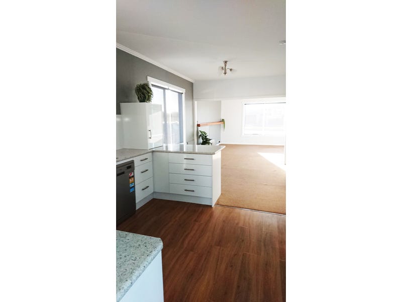 3 Bedroom Family Home 13