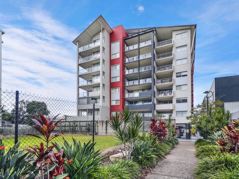 Fully Refurbished 2 Bedroom, 2 2