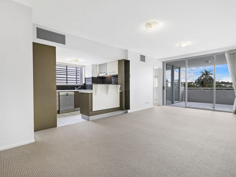Fully Refurbished 2 Bedroom, 2 3