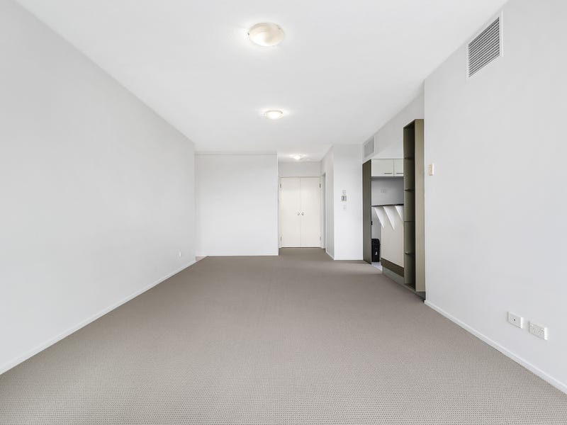 Fully Refurbished 2 Bedroom, 2 4
