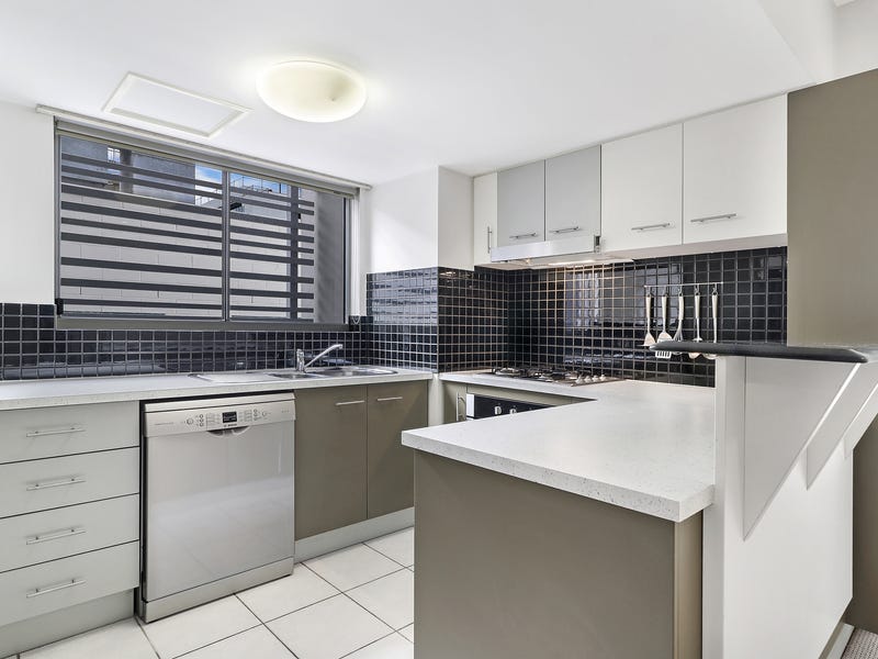 Fully Refurbished 2 Bedroom, 2 5
