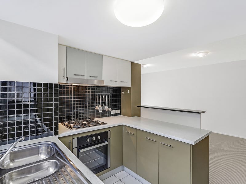 Fully Refurbished 2 Bedroom, 2 6