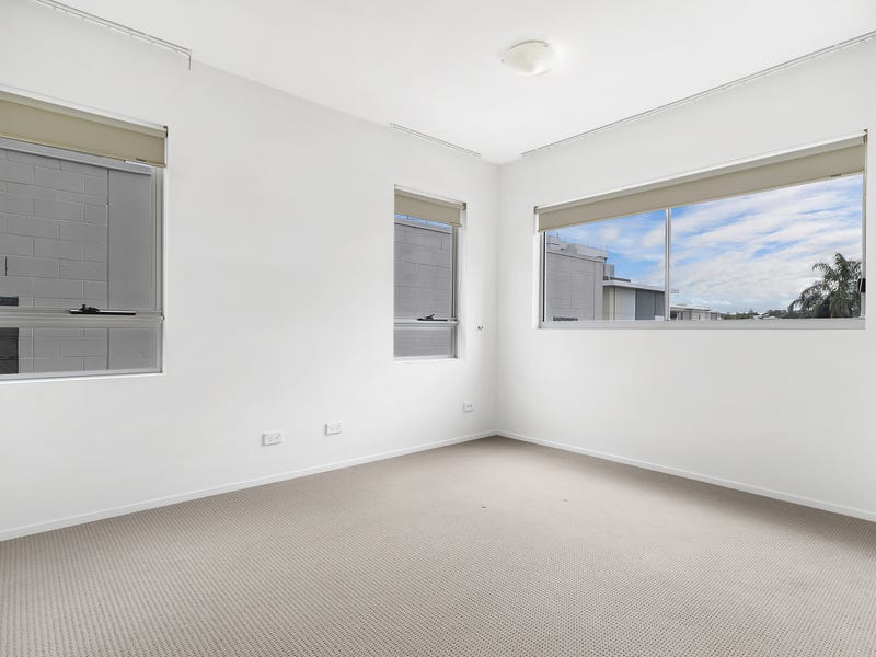 Fully Refurbished 2 Bedroom, 2 7