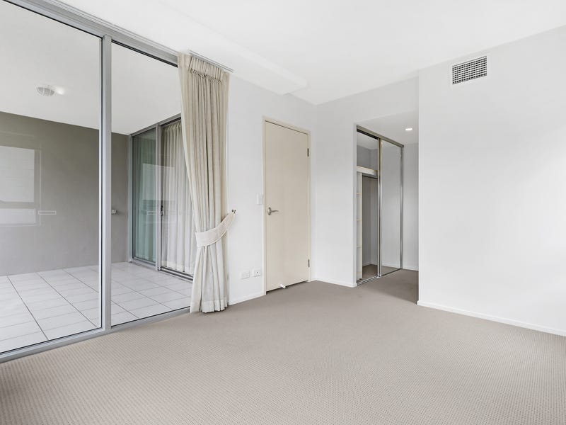 Fully Refurbished 2 Bedroom, 2 8