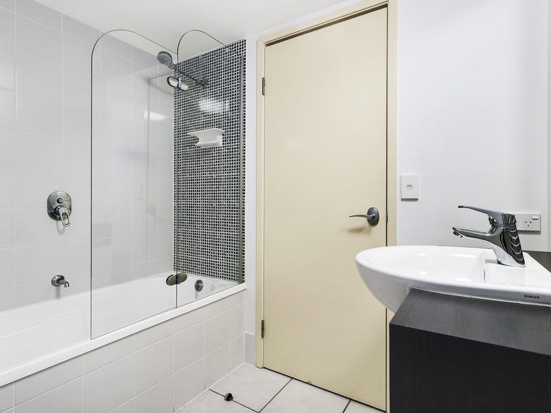 Fully Refurbished 2 Bedroom, 2 11