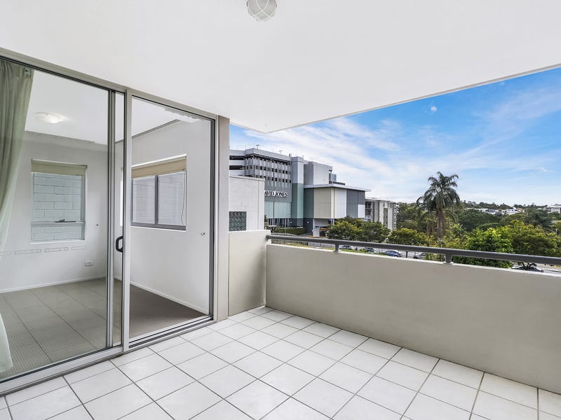 Fully Refurbished 2 Bedroom, 2 12