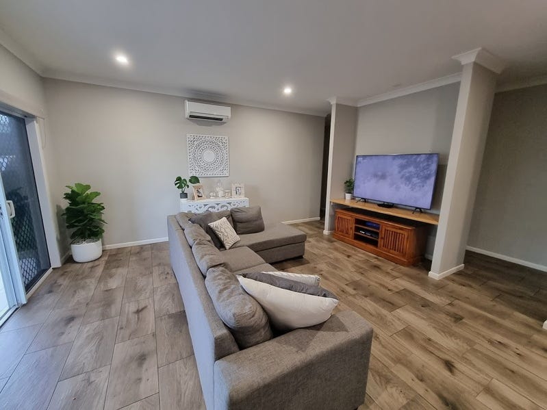 Quality home with HUGE shed 5