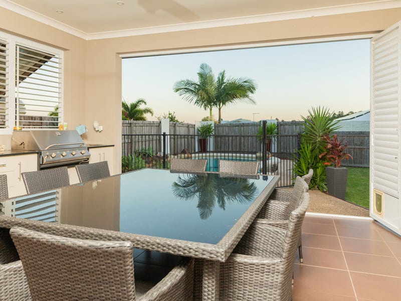 Large modern four-bedroom family home 18