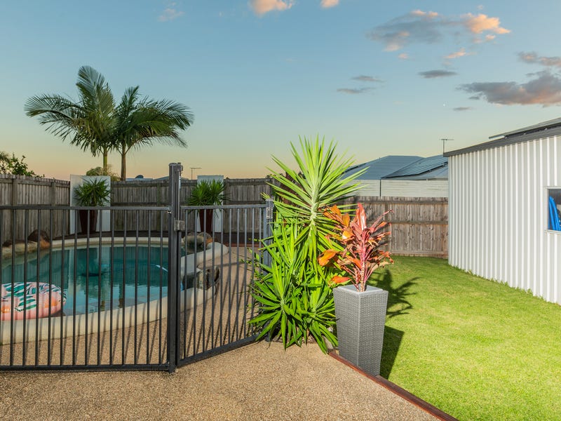 Large modern four-bedroom family home 20