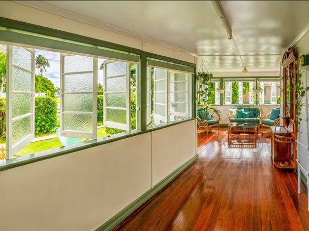Brisbane beachside Queenslander 12