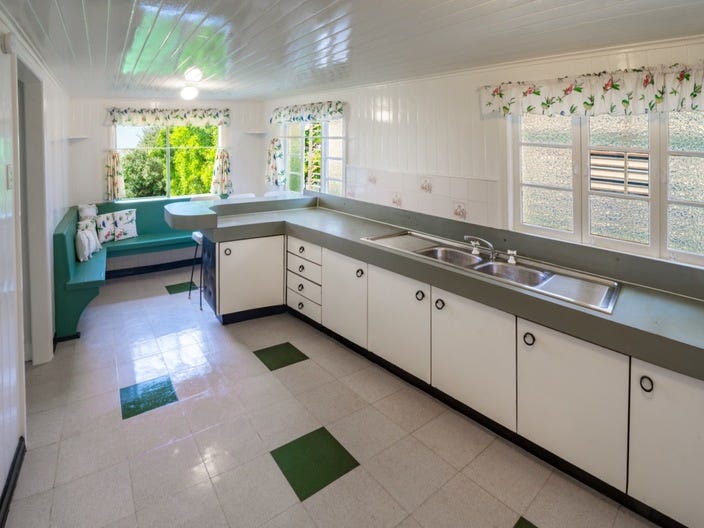 Brisbane beachside Queenslander 14
