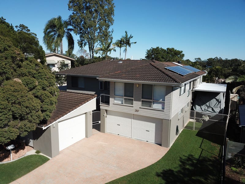 Unique and Spacious Family Home 24
