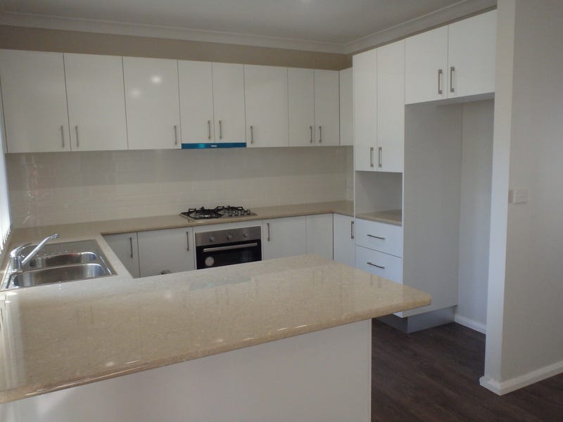 Recently built modern unit offers 4