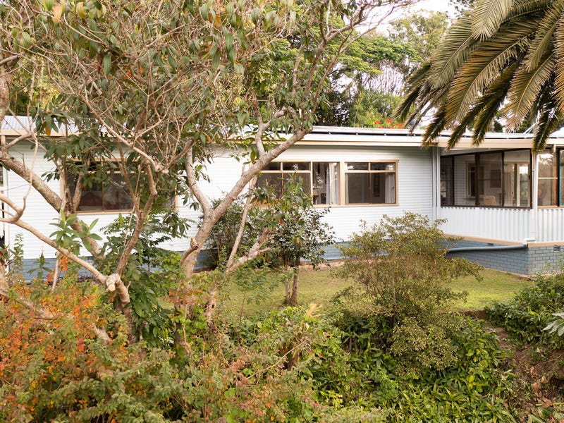 PRIVACY, VIEWS, SURROUNDED BY NATURE, CLOSE TO TOWN