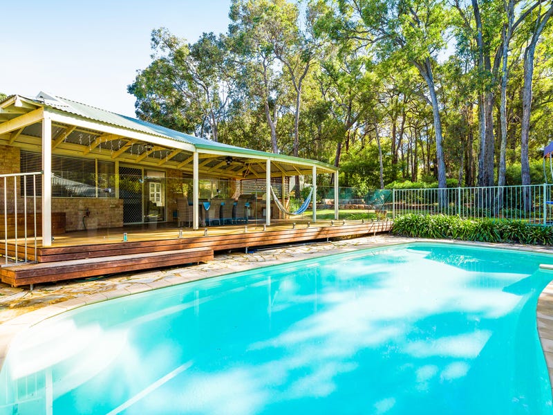 HILLSIDE RETREAT AND ENTERTAINER’S DELIGHT!