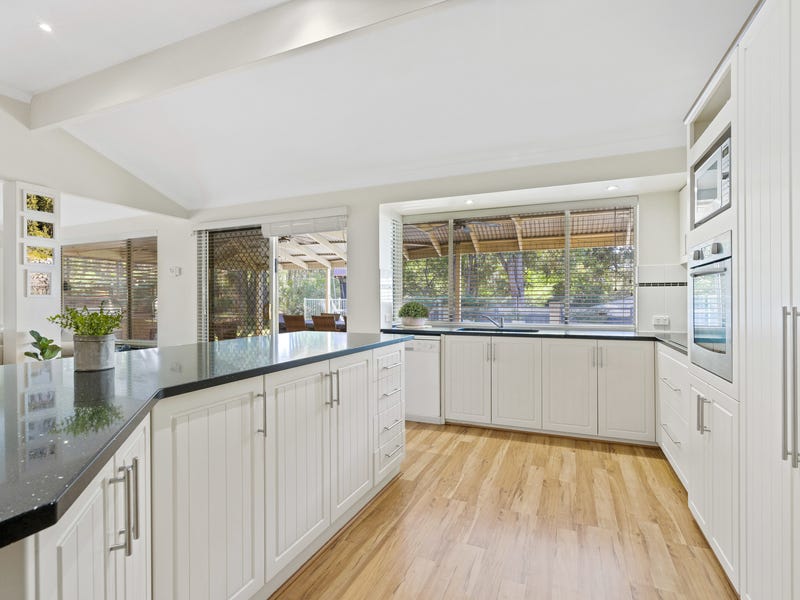 HILLSIDE RETREAT AND ENTERTAINER’S DELIGHT! 18