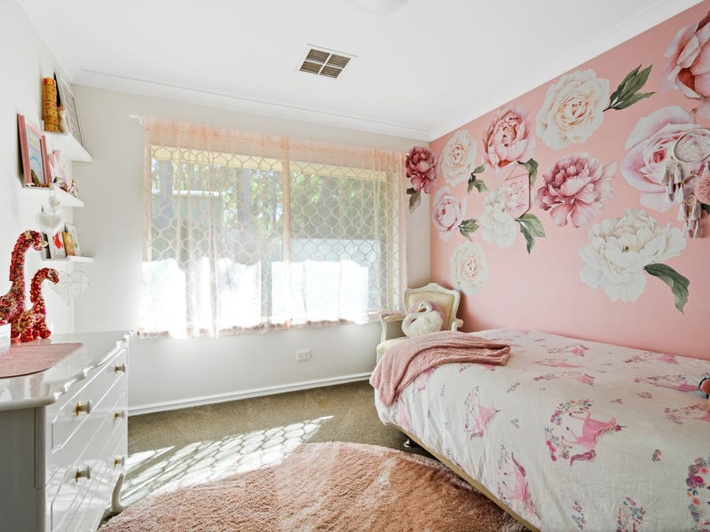 HILLSIDE RETREAT AND ENTERTAINER’S DELIGHT! 21