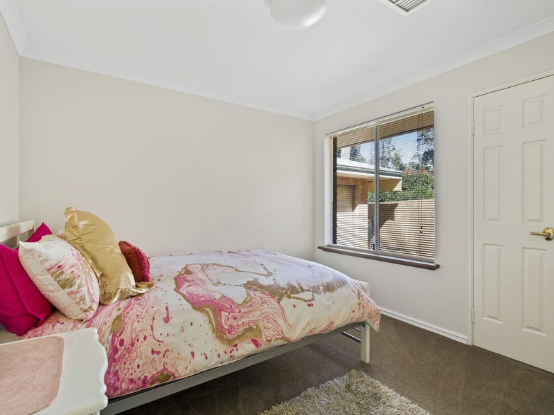 HILLSIDE RETREAT AND ENTERTAINER’S DELIGHT! 22