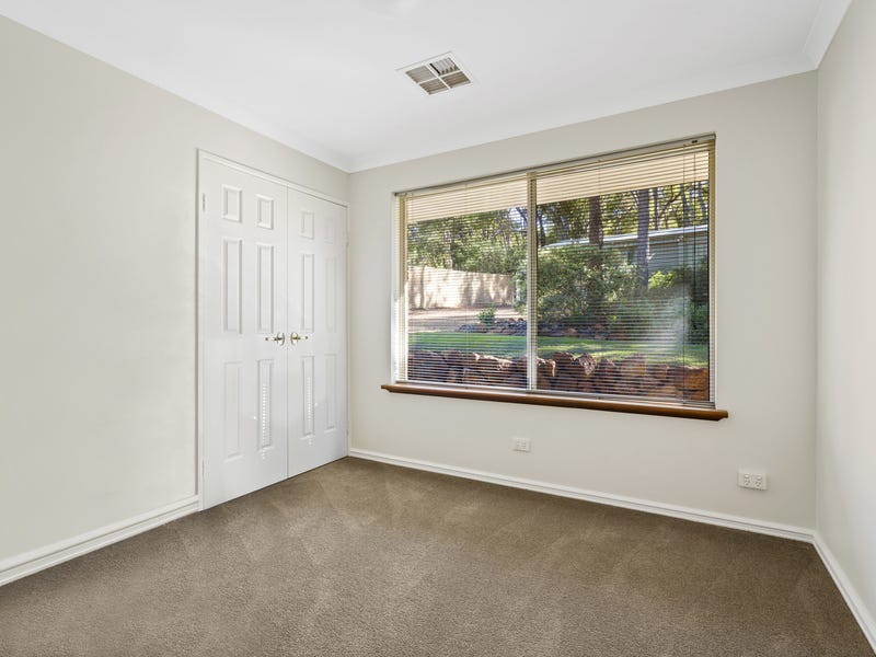HILLSIDE RETREAT AND ENTERTAINER’S DELIGHT! 23